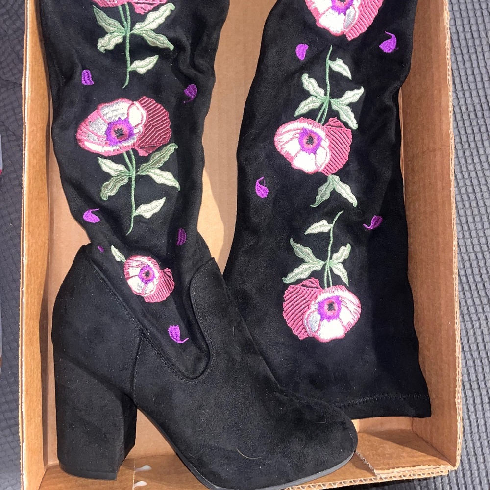 Knee High Carlos Santana Floral Embroidered Boots